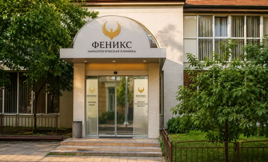 Вход в наркологическую клинику «Феникс» в Оленегорске